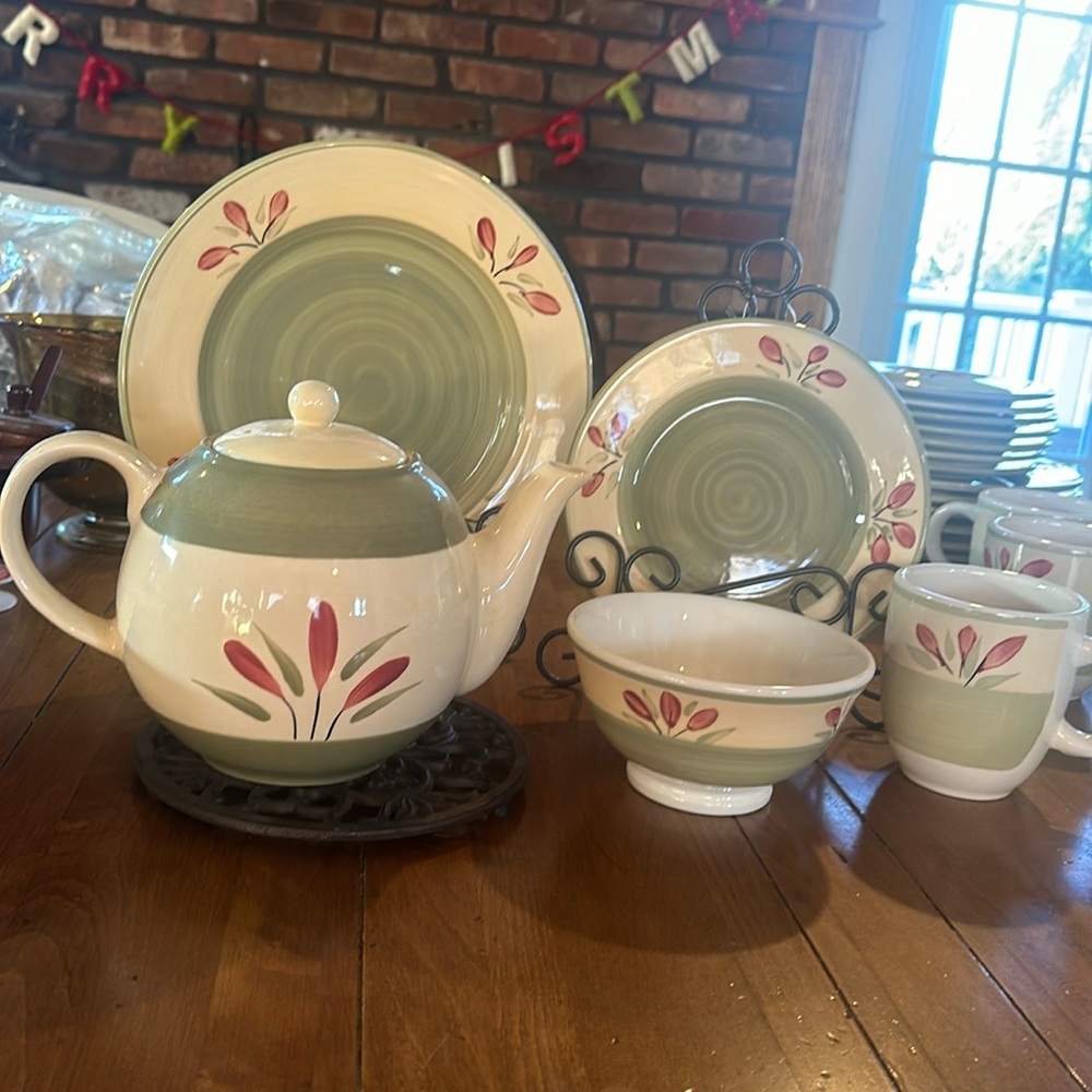 Beautiful Pier 1 Verona Plate Set with Mugs and teapot (8 piece setting)